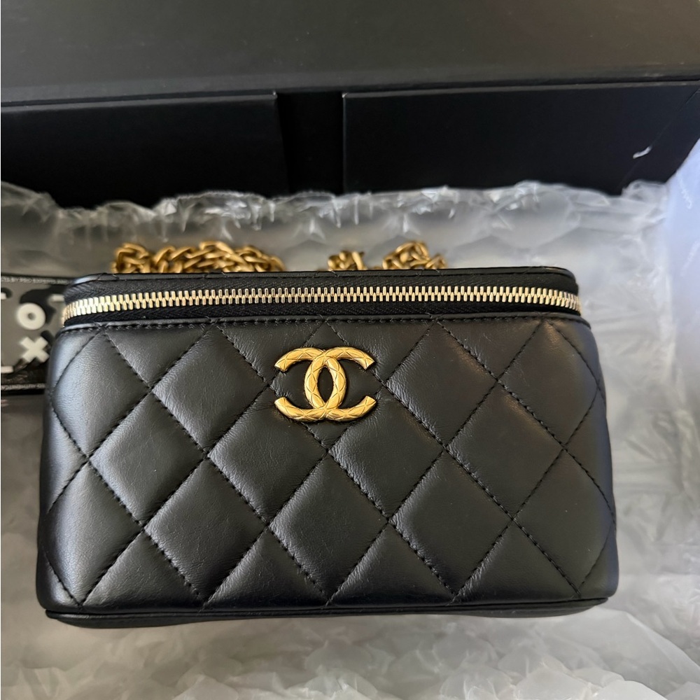 CHANEL small Vanity Crossbody with Gold Chain - Picture 3 of 12
